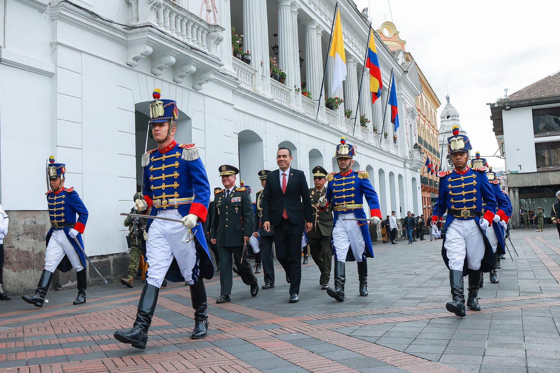 Colocación de ofrenda floral a cargo del presidente de la República, José Jerí, en la Plaza de la Independencia. Foto: ANDINA/Prensa Presidencia