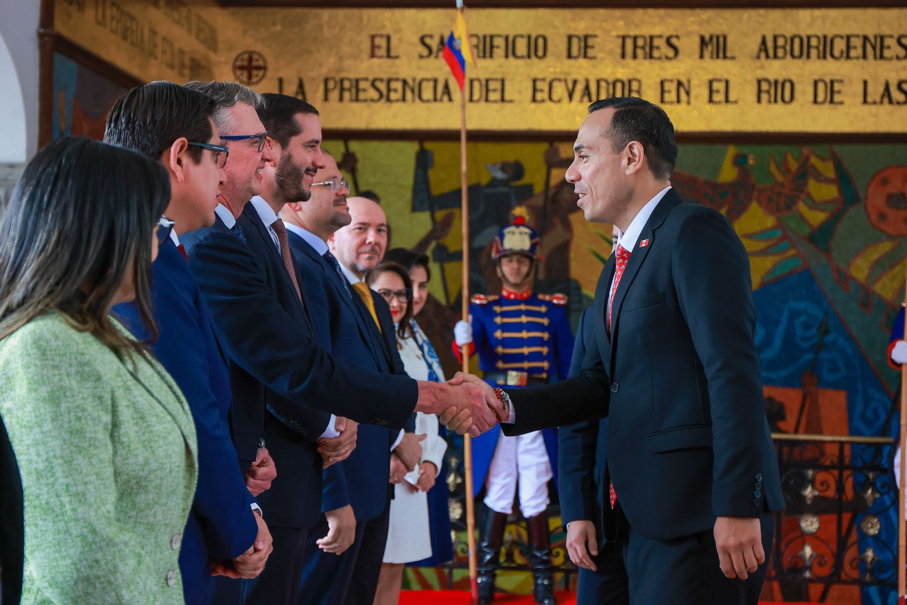 Presidente José Jerí recibe el saludo protocolar de su homólogo ecuatoriano, Daniel Noboa, en Palacio de Carondelet. Foto: ANDINA/Prensa Presidencia