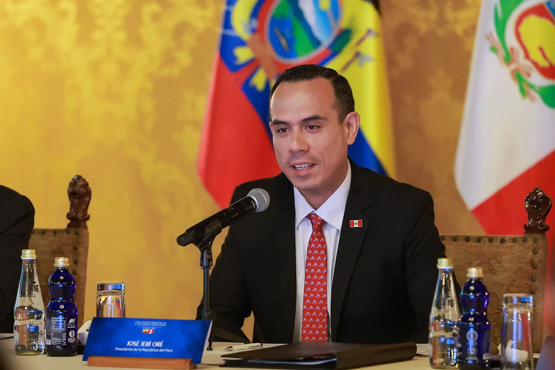 El presidente José Jerí y su homólogo Daniel Noboa inauguraron el Encuentro Presidencial y XVI Gabinete Binacional en el Palacio de Carondelet, donde autoridades de ambos países evaluaron acciones conjuntas contra la delincuencia internacional y las economías ilegales, además de revisar medidas para fortalecer los acuerdos comerciales. Foto: Presidencia