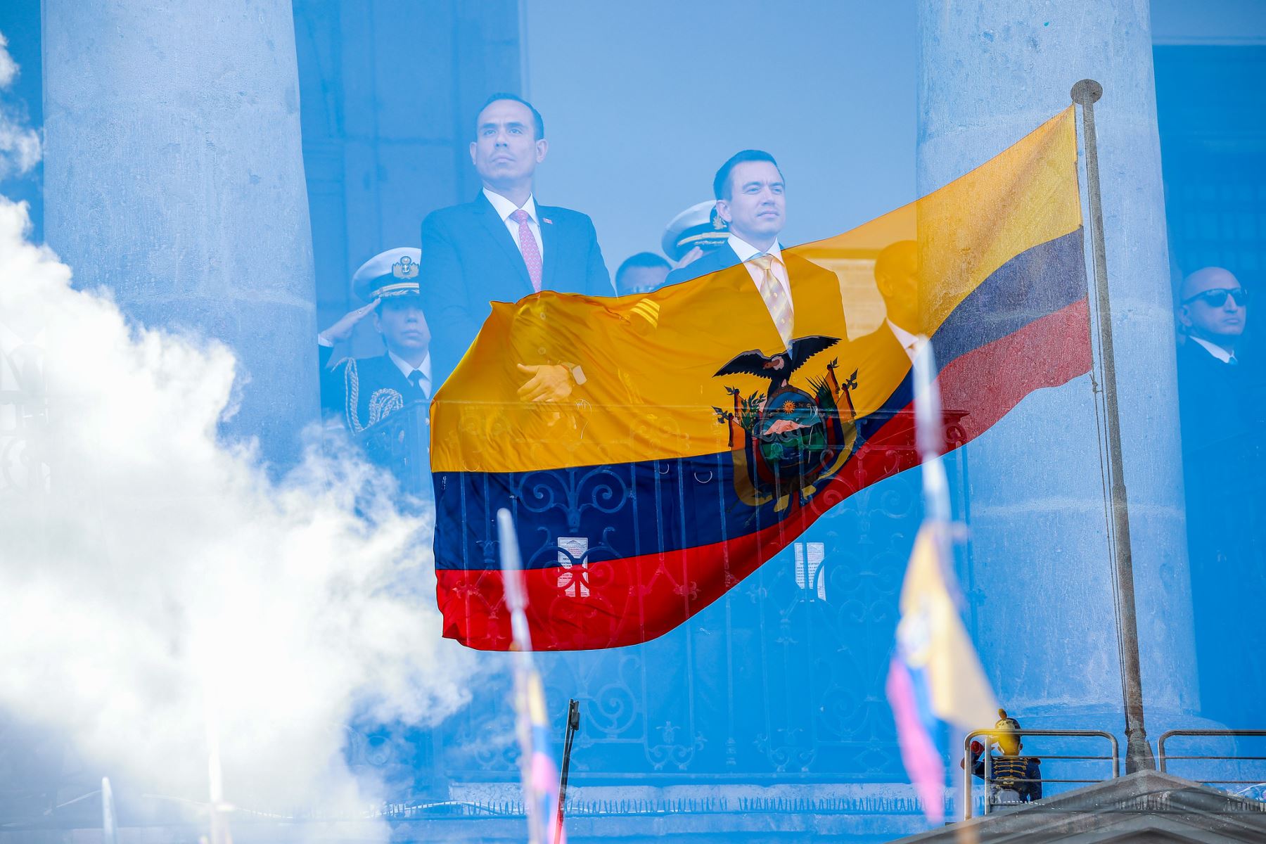 En el marco del Encuentro Presidencial y XVI Gabinete Binacional, el presidente José Jerí y su Gabinete Ministerial asistieron al Cambio de Guardia de los Granaderos de Tarqui en el Palacio de Carondelet, una ceremonia protocolar que resaltó el respeto mutuo entre Perú y Ecuador por sus tradiciones y símbolos históricos. Foto: Presidencia
