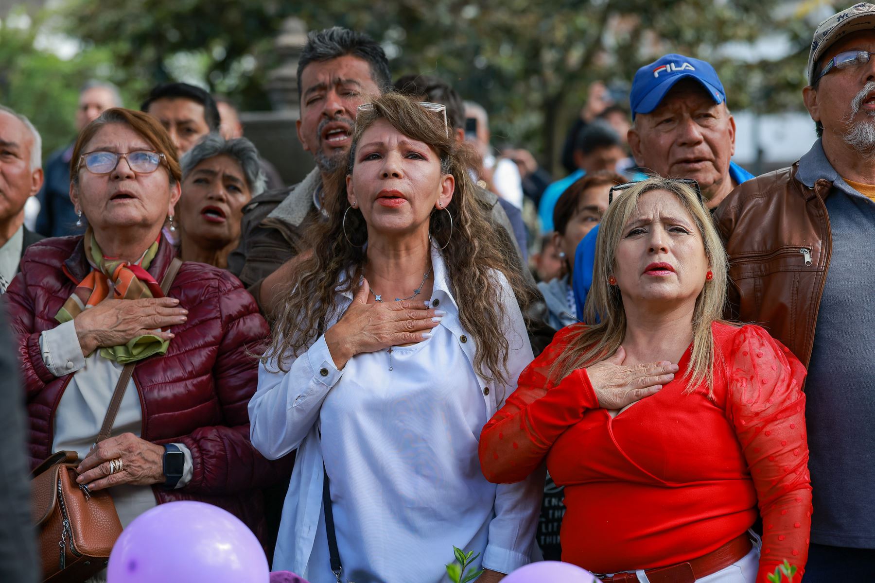 En el marco del Encuentro Presidencial y XVI Gabinete Binacional, el presidente José Jerí y su Gabinete Ministerial asistieron al Cambio de Guardia de los Granaderos de Tarqui en el Palacio de Carondelet, una ceremonia protocolar que resaltó el respeto mutuo entre Perú y Ecuador por sus tradiciones y símbolos históricos. Foto: Presidencia
