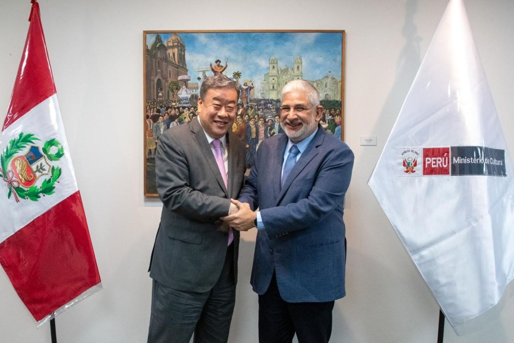 El Ministerio de Cultura y la Embajada de China reafirmaron su voluntad de seguir fortaleciendo el vínculo de cooperación entre ambos países. Foto: Mincul