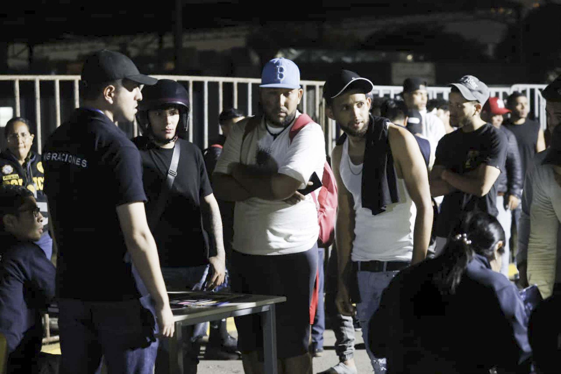 A pocas horas de su retorno de Ecuador, el presidente de la república, José Jerí, participó en la presentación de los resultados del megaoperativo nacional de verificación migratoria, que permitió intervenir a más de 1 500 extranjeros indocumentados, en el mayor despliegue de este tipo realizado en el país, con el objetivo de proteger a la ciudadanía; los detenidos vienen siendo procesados y podrían ser expulsados. Foto: PCM/Anthony Niño de Guzmán