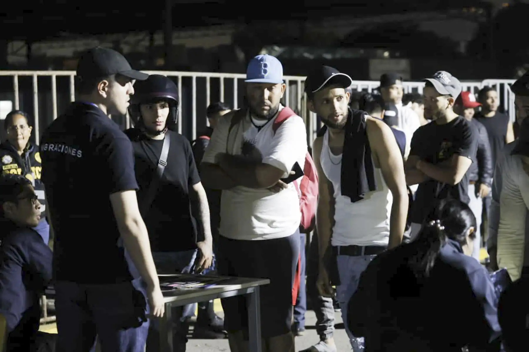 A pocas horas de su retorno de Ecuador, el presidente de la república, José Jerí, participó en la presentación de los resultados del megaoperativo nacional de verificación migratoria, que permitió intervenir a más de 1 500 extranjeros indocumentados, en el mayor despliegue de este tipo realizado en el país, con el objetivo de proteger a la ciudadanía; los detenidos vienen siendo procesados y podrían ser expulsados. Foto: PCM/Anthony Niño de Guzmán