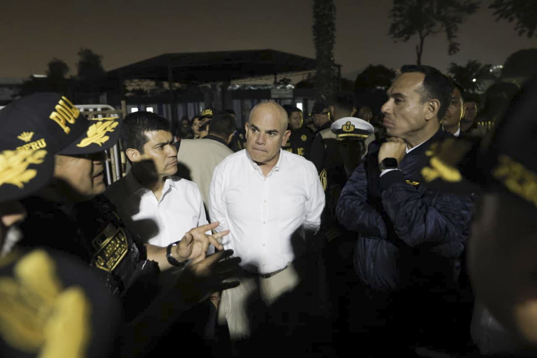 A pocas horas de su retorno de Ecuador, el presidente de la república, José Jerí, participó en la presentación de los resultados del megaoperativo nacional de verificación migratoria, que permitió intervenir a más de 1 500 extranjeros indocumentados, en el mayor despliegue de este tipo realizado en el país, con el objetivo de proteger a la ciudadanía; los detenidos vienen siendo procesados y podrían ser expulsados. Foto: PCM/Anthony Niño de Guzmán