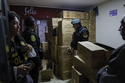 Operativo policial en Nueva Esperanza, distrito de Villa María del Triunfo, donde se logró incautar 5 toneladas de artefactos pirotécnicos importados, altamente peligrosos. Foto: Difusión