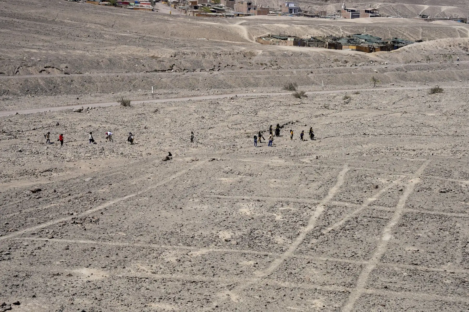 Entre los residuos recolectados se encontraron botellas de plástico, bolsas y papeles, evidenciando la necesidad de fortalecer la conciencia ambiental en zonas patrimoniales. Foto: Genry Bautista
