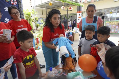 Niños de 3 a 5 años aprendieron jugando cómo prevenir quemaduras durante la campaña ‘No más niños quemados: cambiemos dolor por sonrisas’. Foto: Difusión