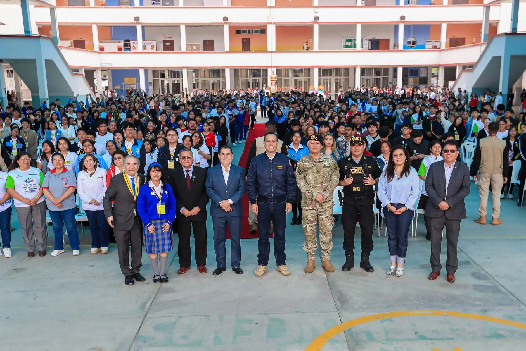 El presidente José Jerí participó en la inauguración del IX Congreso Metropolitano de Estudiantes 2025, donde más de 1000 estudiantes de instituciones públicas son reconocidos como actores centrales en la formación de entornos seguros, democráticos y participativos en el Perú. Foto: Presidencia