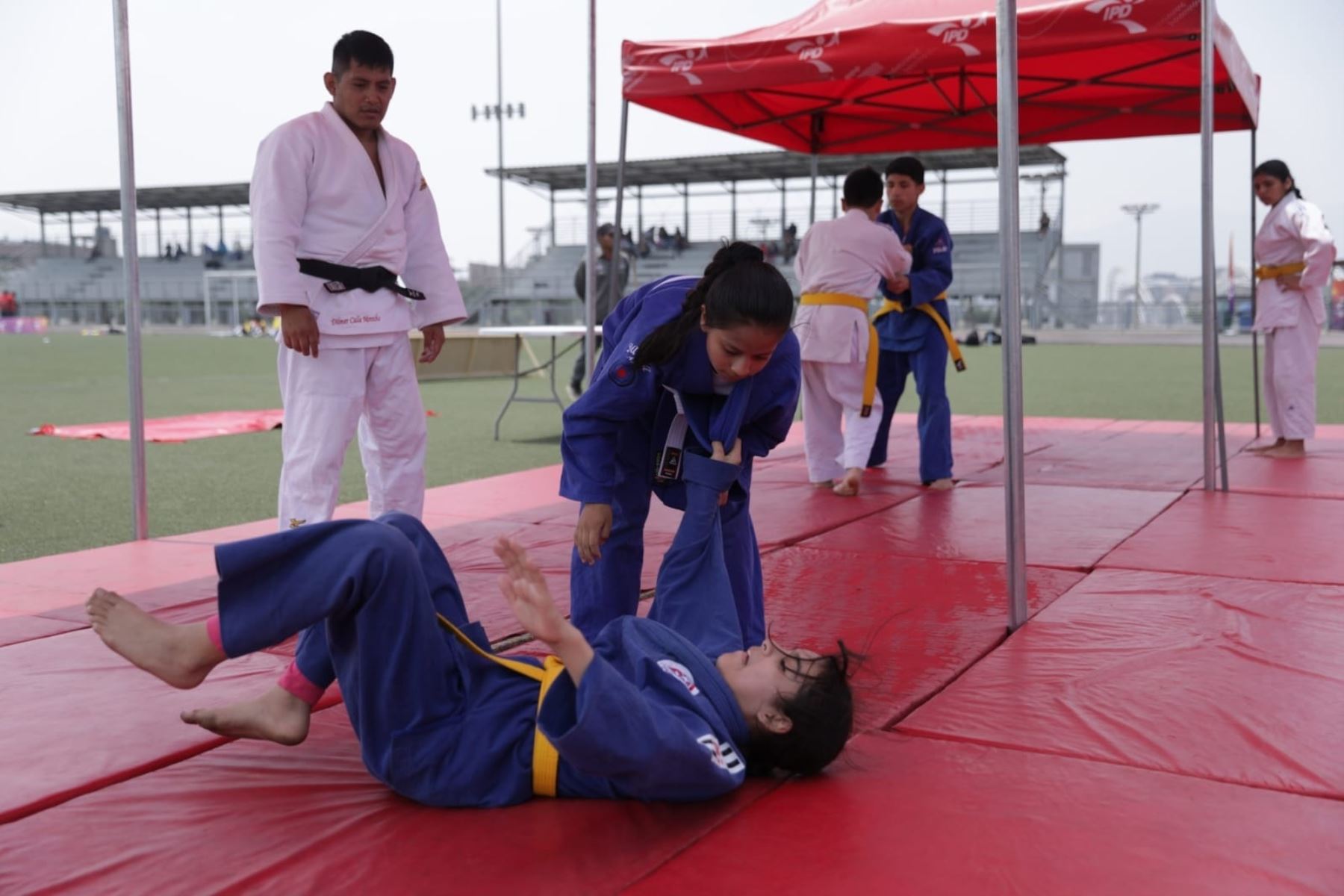 Más de 200 jóvenes talentos participan en Campamento Deportivo del IPD