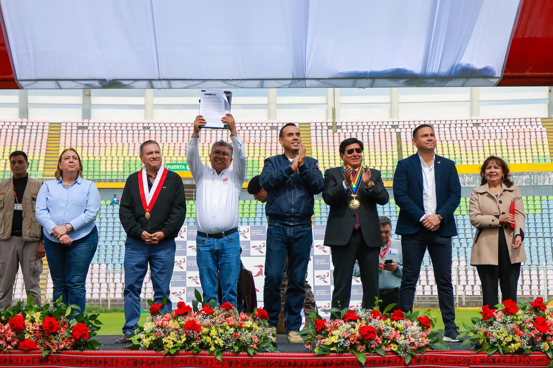 El presidente José Jerí participó en la ceremonia de afectación al uso del Estadio Inca Garcilaso de la Vega. Foto: ANDINA/ Prensa Presidencia