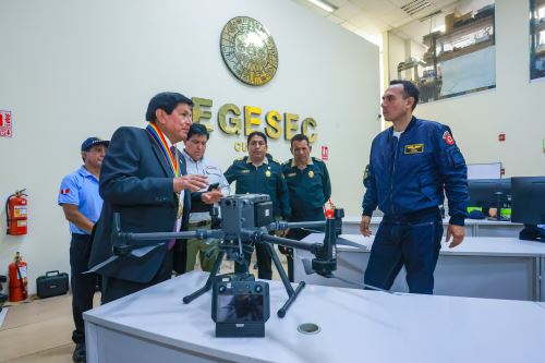 El jefe de Estado visitó el Centro de Gestión de Seguridad Ciudadana de la ciudad del Cusco. Foto: ANDINA/Prensa Presidencia