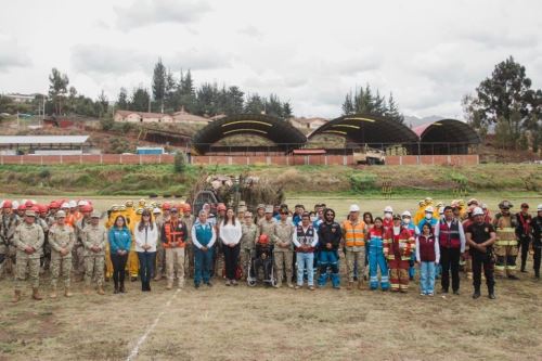 La autoridad visitó las instalaciones del hospital de contingencia Antonio Lorena, ubicado en terrenos del Ejército del Perú, cedidos en afectación temporal al Gobierno Regional del Cusco desde el año 2012. Foto: Mindef