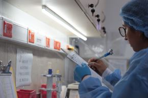 Los ensayos clínicos tienen una duración prolongada, aproximadamente 2 años para fases de seguridad y hasta 5 o 6 años para las de eficacia,ANDINA/verónica Calderon 