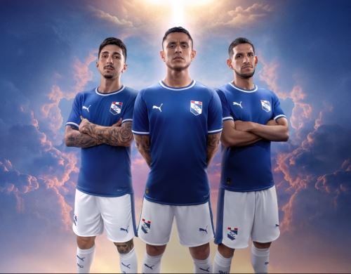 Cristal presentó su nueva camiseta que conmemora sus 70 años