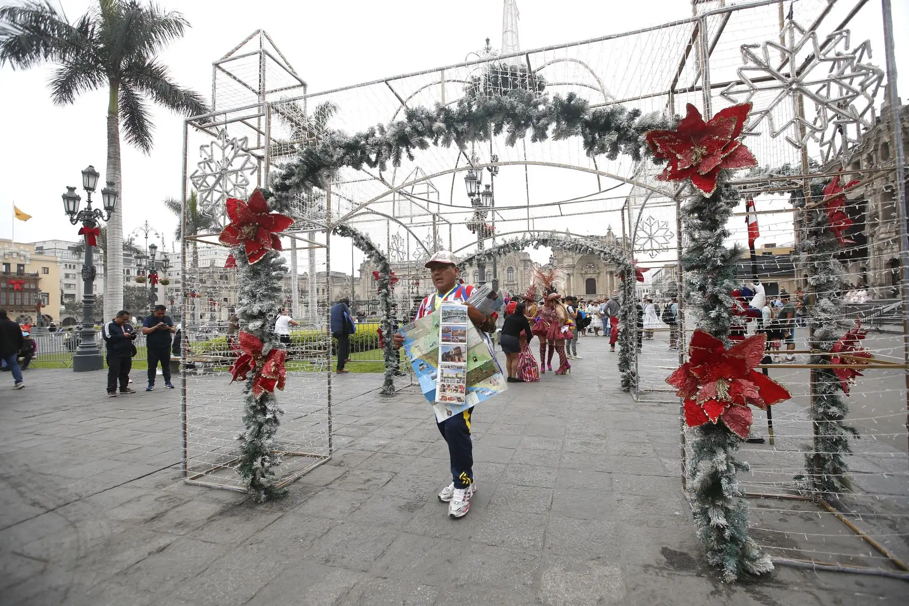 El Centro Histórico de Lima luce con el tradicional árbol navideño previo a la Nochebuena el 25 de diciembre.
Foto: ANDINA/Eddy Ramos