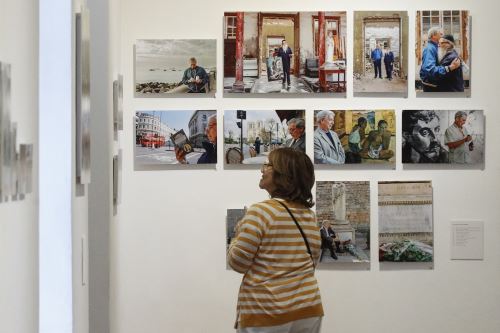 El viaje interminable de Mario Vargas Llosa bajo el lente fotográfico de su hija Morgana