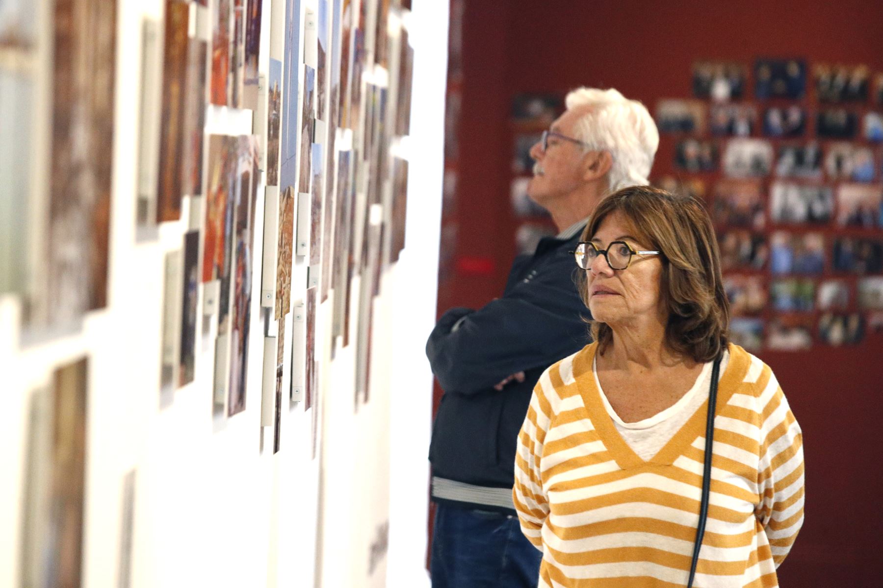 Un trabajo introspectivo de memoria y recuerdos, es el punto de partida de Morgana Vargas Llosa, hija del escritor Mario Vargas Llosa. Las imágenes que se muestran, es un recorrido  de diversos viajes realizado entre padre e hija, visita a lugares tan remotos como Irak, Israel, Bretaña, Palestina y Arequipa, siempre tras las huellas de Paul Gauguin y Flora Tristán, una forma de entender a los referentes del laureado escritor.
Foto: ANDINA/ Eddy Ramos