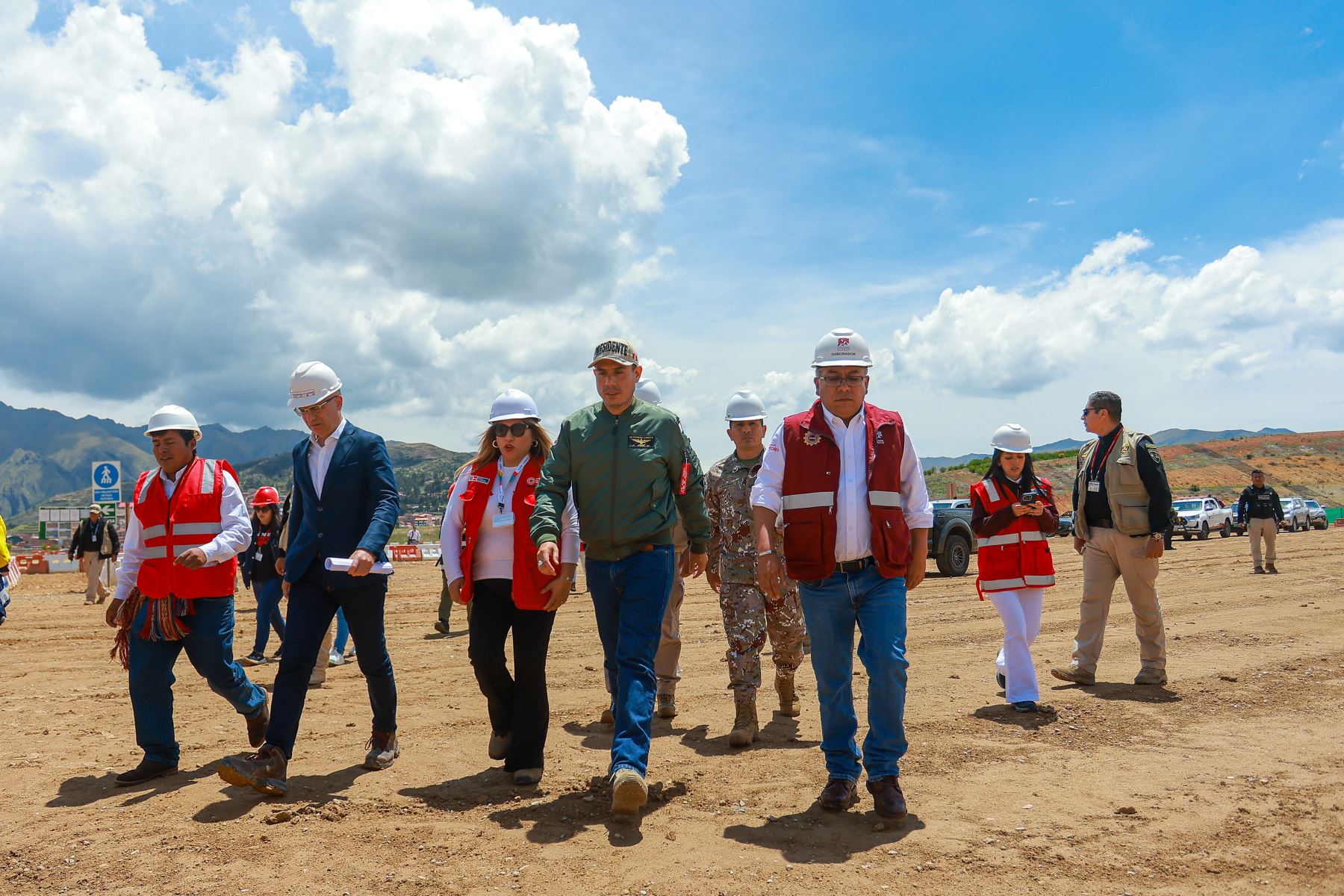 Presidente José Serí supervisó los avances del nuevo Aeropuerto Internacional de Chinchero en Cusco. 
Foto: ANDINA/Prensa Presidencia