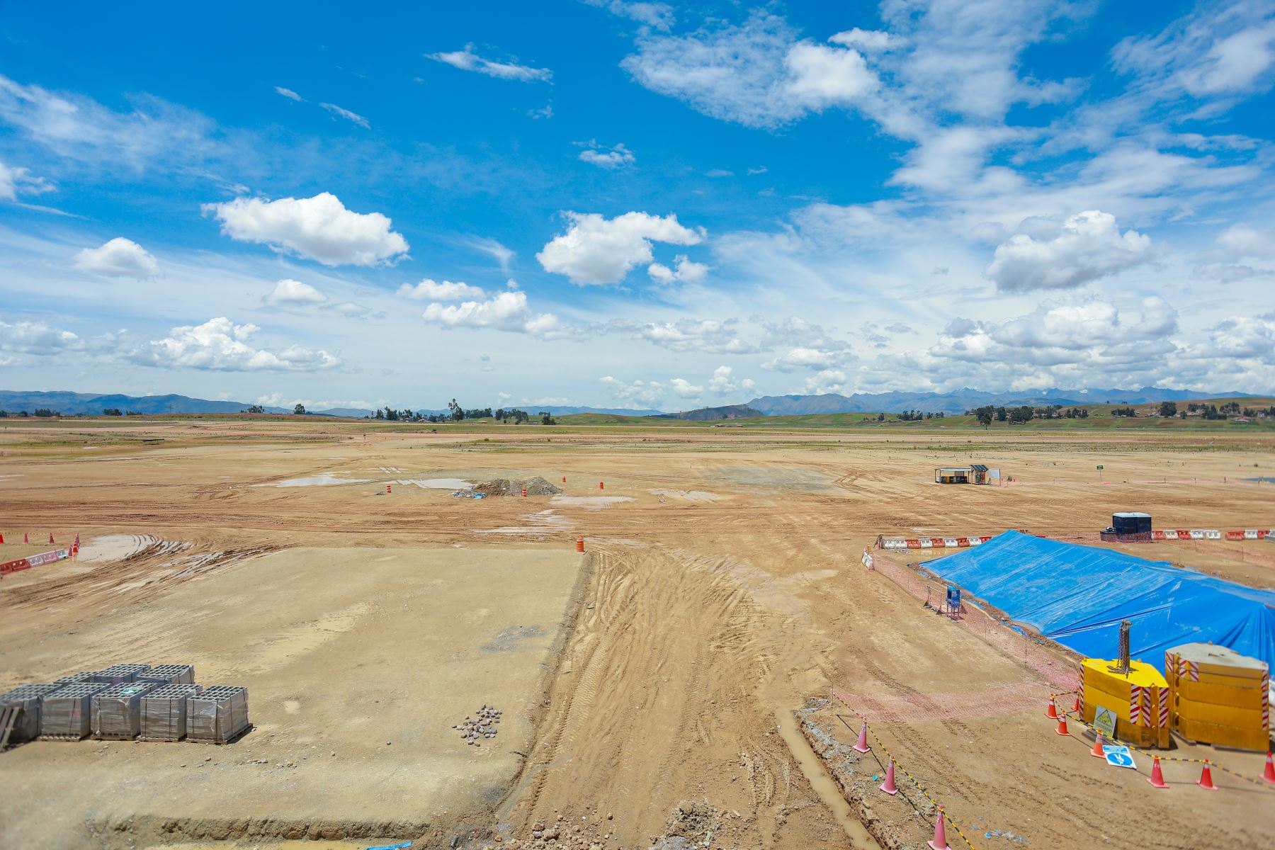 Presidente José Serí supervisó los avances del nuevo Aeropuerto Internacional de Chinchero en Cusco. 
Foto: ANDINA/Prensa Presidencia