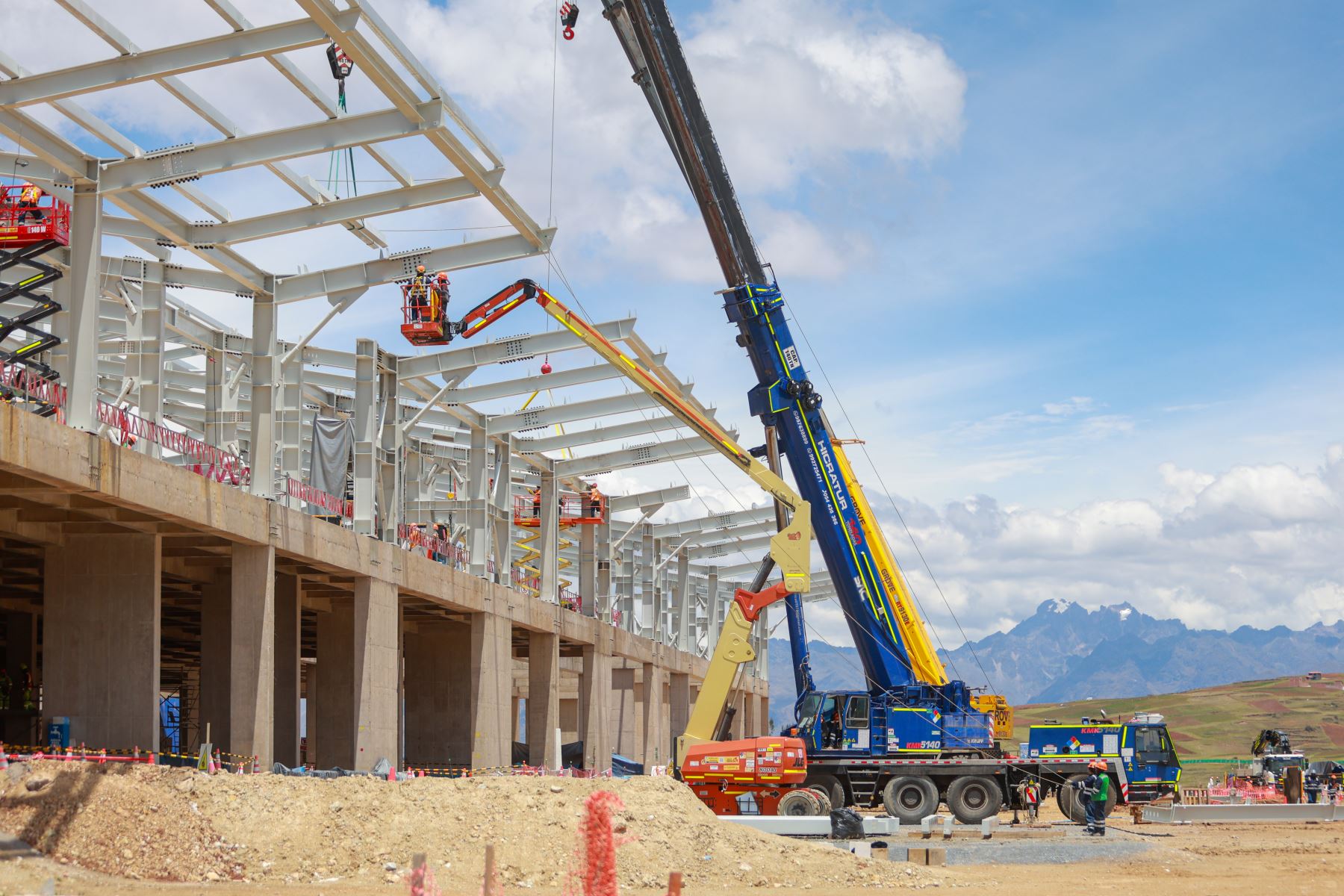 Presidente José Serí supervisó los avances del nuevo Aeropuerto Internacional de Chinchero en Cusco. 
Foto: ANDINA/Prensa Presidencia