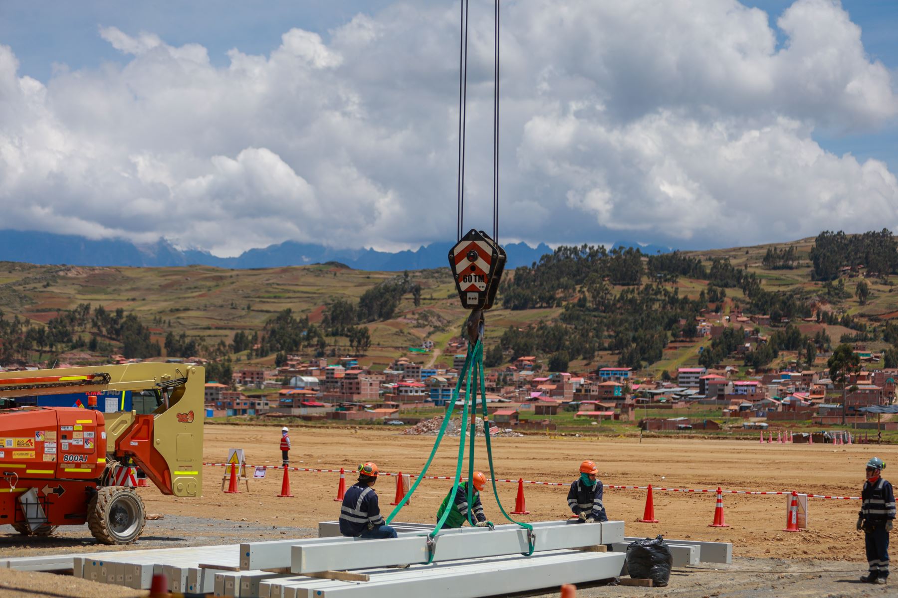 Presidente José Serí supervisó los avances del nuevo Aeropuerto Internacional de Chinchero en Cusco. 
Foto: ANDINA/Prensa Presidencia