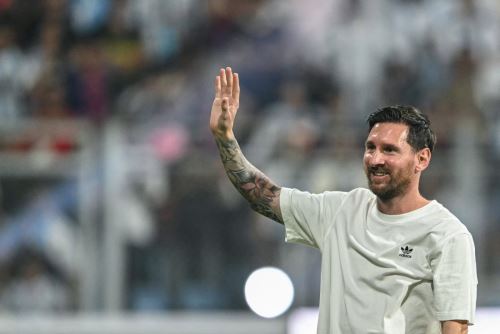 Messi culminó su vertiginosa gira por India con una vuelta de honor en Nueva Delhi