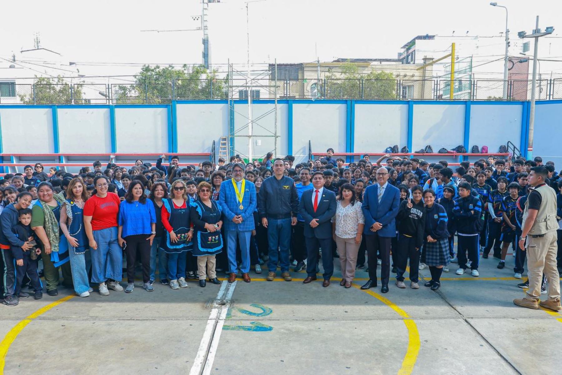 Presidente José Jerí visitó la Institución Educativa Scipión E. Jona y recorrió el Inicial Municipal Santa Cruz, reafirmando su compromiso con la comunidad educativa y la formación desde la primera infancia. Foto: ANDINA/Prensa Presidencia