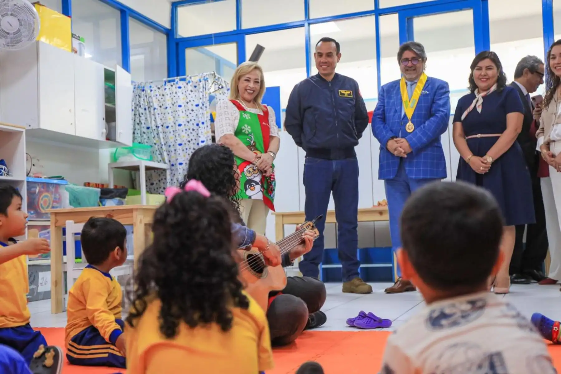 Presidente José Jerí visitó la Institución Educativa Scipión E. Jona y recorrió el Inicial Municipal Santa Cruz, reafirmando su compromiso con la comunidad educativa y la formación desde la primera infancia. Foto: ANDINA/Prensa Presidencia