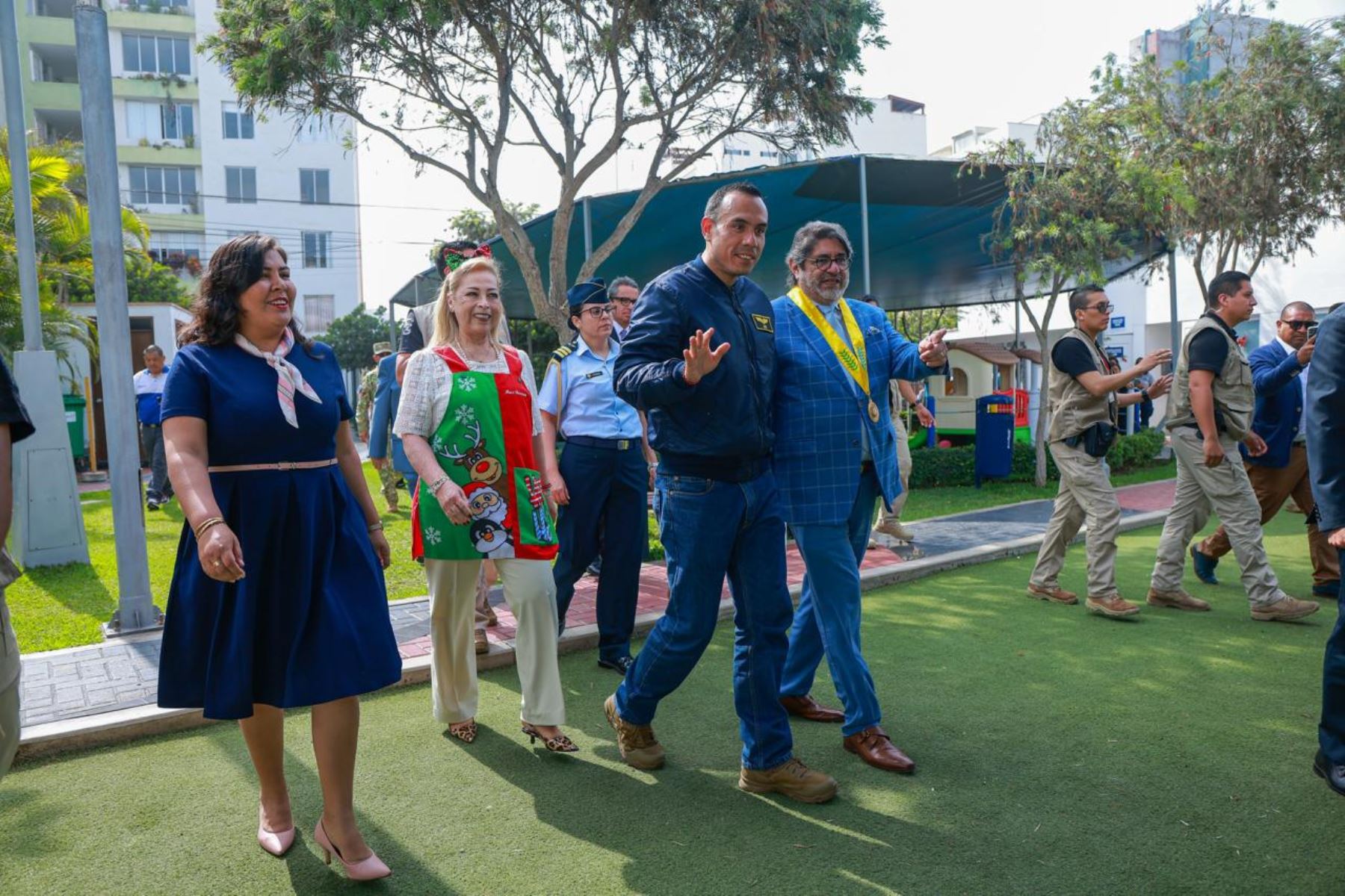 Presidente José Jerí visitó la Institución Educativa Scipión E. Jona y recorrió el Inicial Municipal Santa Cruz, reafirmando su compromiso con la comunidad educativa y la formación desde la primera infancia. Foto: ANDINA/Prensa Presidencia