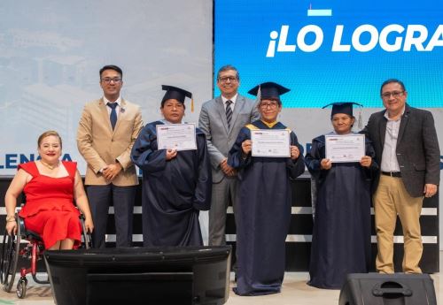 El Programa Nacional Contigo realizó la ceremonia de graduación del Programa de Formación de Cuidadores de Personas con Discapacidad usuarias del citado programa social. ANDINA/Difusión