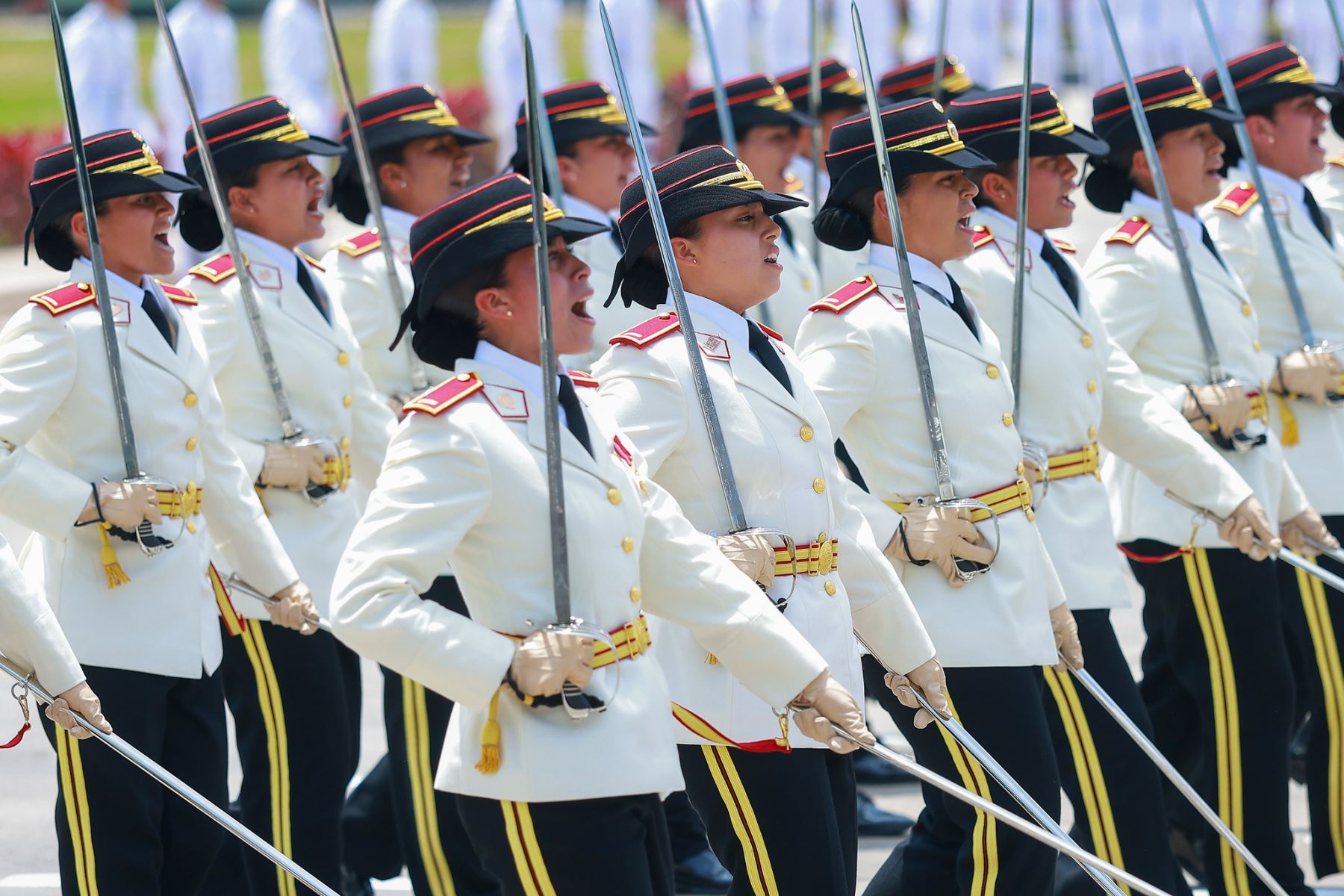 El presidente de la República, José Jerí, acompañado del presidente del Consejo de Ministros, Ernesto Álvarez Miranda, y del ministro de Defensa, César Díaz Peche, participó en la ceremonia de graduación de 246 nuevos oficiales de la Escuela Militar de Chorrillos. Foto: ANDINA/Prensa Presidencia