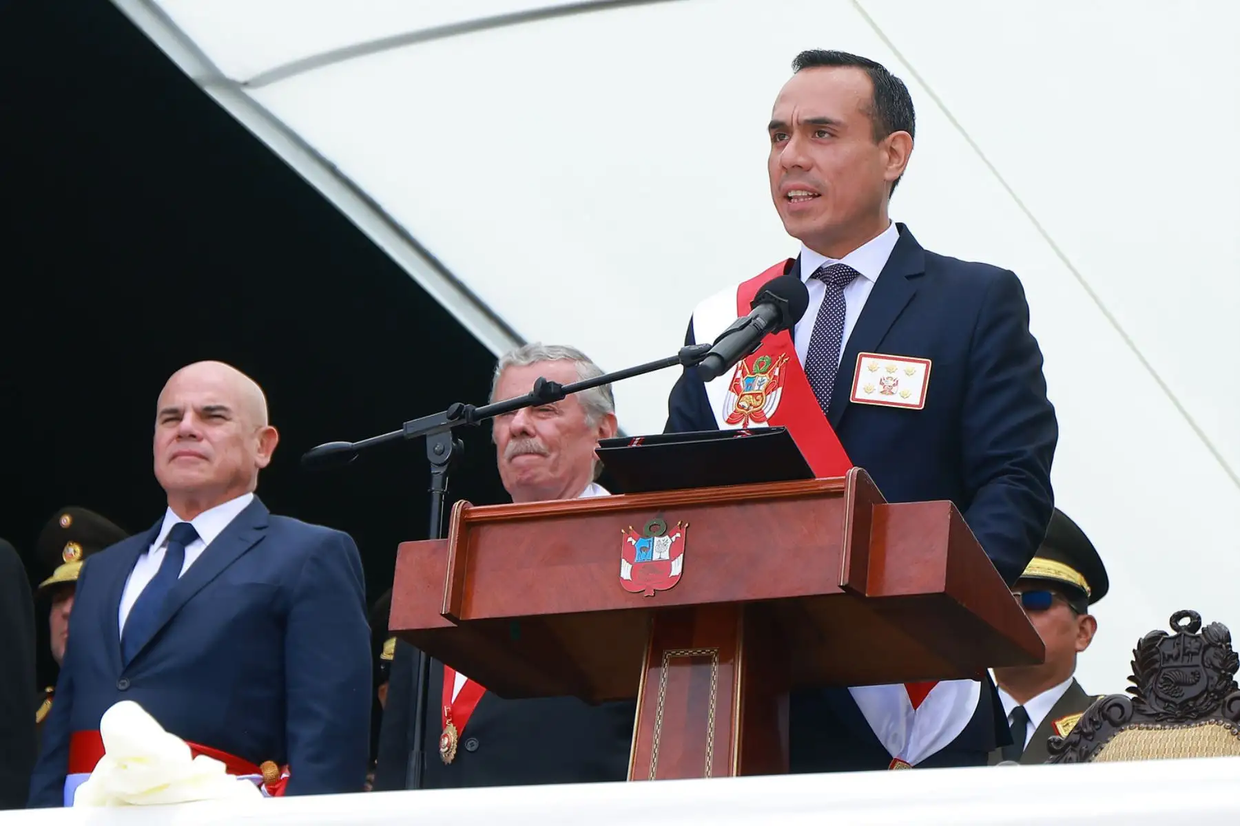 El presidente de la República, José Jerí, acompañado del presidente del Consejo de Ministros, Ernesto Álvarez Miranda, y del ministro de Defensa, César Díaz Peche, participó en la ceremonia de graduación de 246 nuevos oficiales de la Escuela Militar de Chorrillos. Foto: ANDINA/Prensa Presidencia