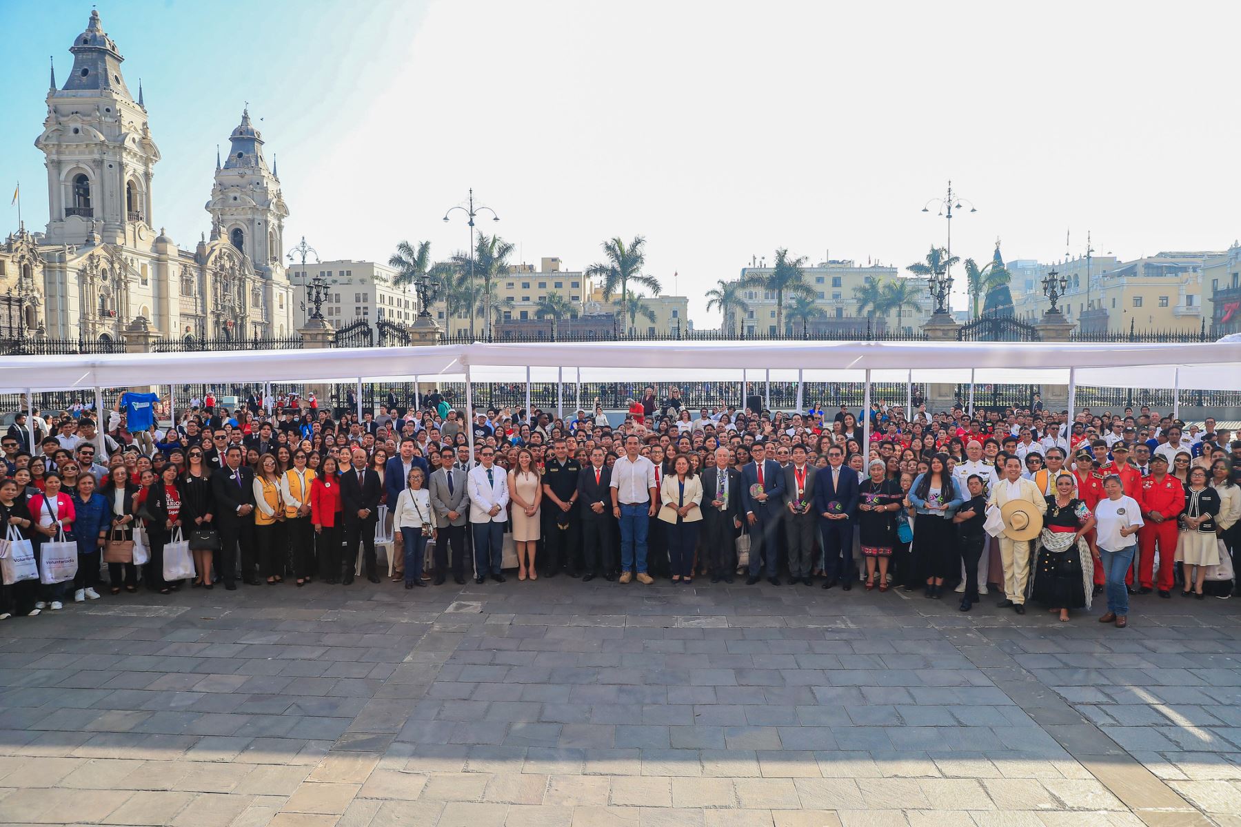 El presidente de la República, José Jerí, participó en la ceremonia oficial de Reconocimiento Nacional de Buenas Prácticas de Voluntariado (Renavol) 2025, que se realizó en el patio de Palacio de Gobierno el lunes 15 de diciembre de 2025. Foto: ANDINA/Presidencia