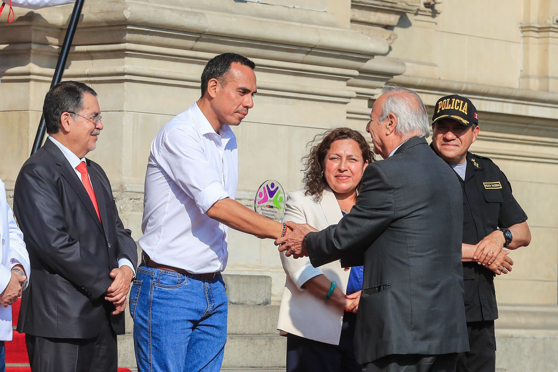 El presidente de la República, José Jerí, participó en la ceremonia oficial de Reconocimiento Nacional de Buenas Prácticas de Voluntariado (Renavol) 2025, que se realizó en el patio de Palacio de Gobierno el lunes 15 de diciembre de 2025. Foto: ANDINA/Presidencia