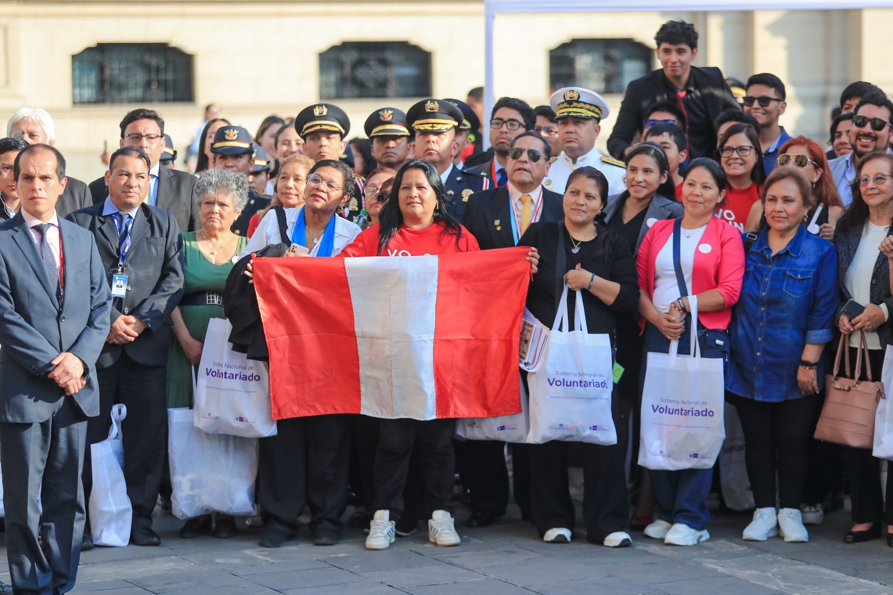 El presidente de la República, José Jerí, participó en la ceremonia oficial de Reconocimiento Nacional de Buenas Prácticas de Voluntariado (Renavol) 2025, que se realizó en el patio de Palacio de Gobierno el lunes 15 de diciembre de 2025. Foto: ANDINA/Presidencia