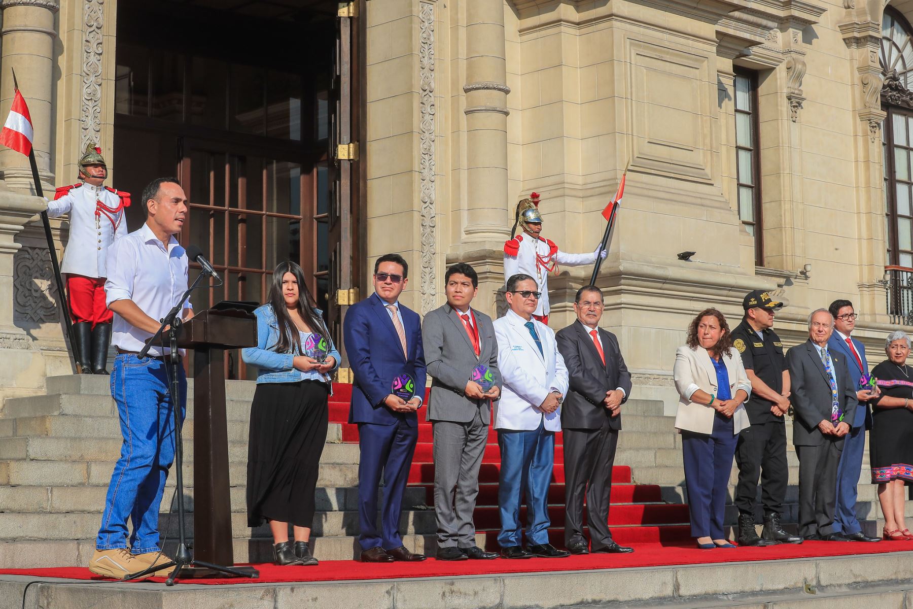 El presidente de la República, José Jerí, participó en la ceremonia oficial de Reconocimiento Nacional de Buenas Prácticas de Voluntariado (Renavol) 2025, que se realizó en el patio de Palacio de Gobierno el lunes 15 de diciembre de 2025. Foto: ANDINA/Presidencia