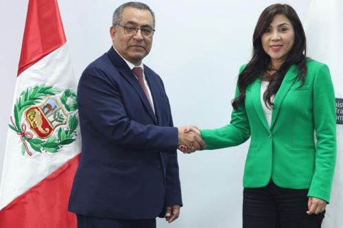 El titular del MTC, Aldo Prieto, recibió a la congresista Lady Camones. Foto: MTC