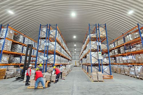 La DIGERE continúa liderando este proceso estratégico mediante el uso de herramientas digitales innovadoras, como la firma digital, que permite validar las entregas de forma inmediata, reducir trámites administrativos y fortalecer el control y la rendición de cuentas en toda la cadena logística.ANDINA/Difusión