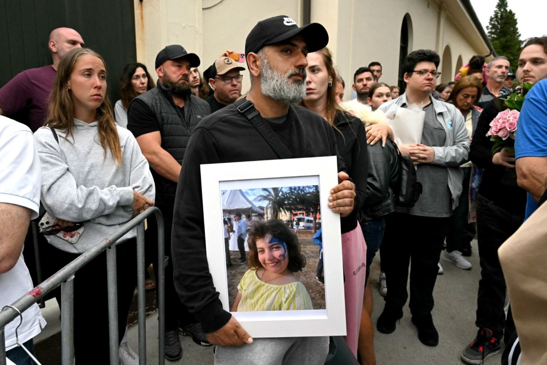 Los líderes de Australia acordaron endurecer las leyes de armas después de que atacantes mataran a 15 personas en un festival judío en Bondi Beach, el peor tiroteo masivo en décadas. AFP