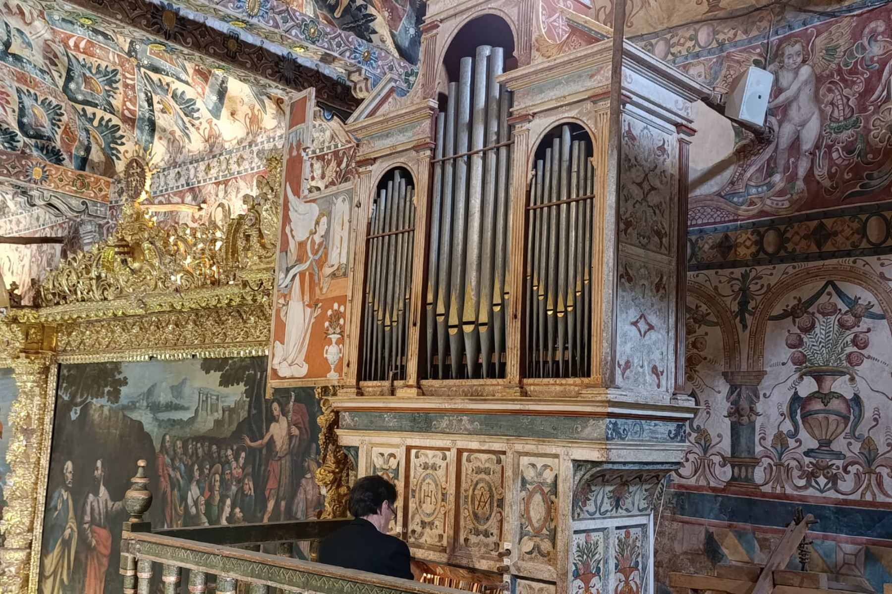 El templo San Pedro Apóstol forma parte de las cuatro iglesias virreinales que conforman esta ruta y que cuentan con un vasto arte barroco.  Foto: ANDINA/Percy Hurtado Santillán