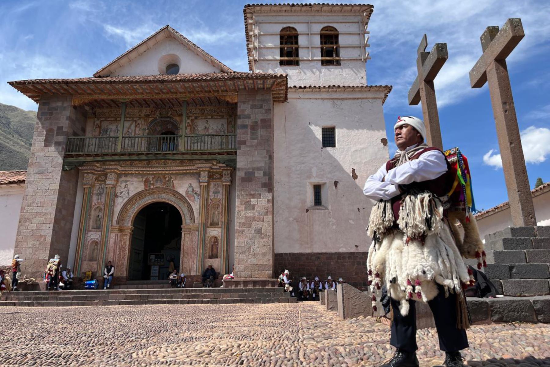 El afamado templo colonial San Pedro Apóstol del distrito de Andahuaylillas, ubicado en la provincia cusqueña de Quispicanchi, conocida como “la Sixtina de América”, goza de ser Jerarquía 4, y se convierte en el primer recinto religioso católico con esta máxima distinción.  Foto: ANDINA/Percy Hurtado Santillán