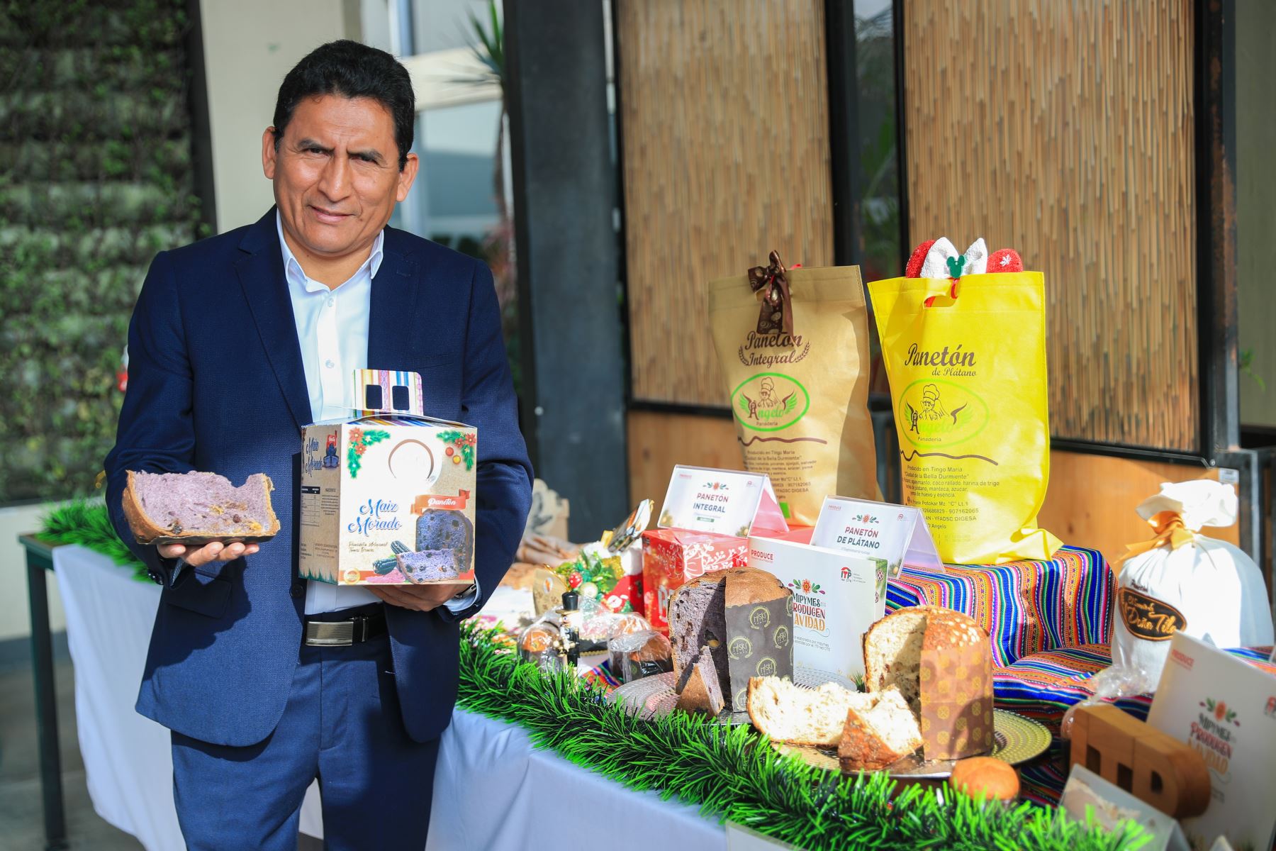 Productos elaborados por MYPE que accedieron a servicios que ofrece el ministerio de la producción  a través de sus programas y entidades adscritas Ministro César Quispe Foto: ANDINA/Ricardo Cuba