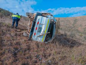 Tragedia en la sierra de La Libertad. Cuatro personas fallecidas y ocho heridas deja la caída de una combi a un abismo de más de 300 metros en la provincia de Otuzco. ANDINA/Difusión