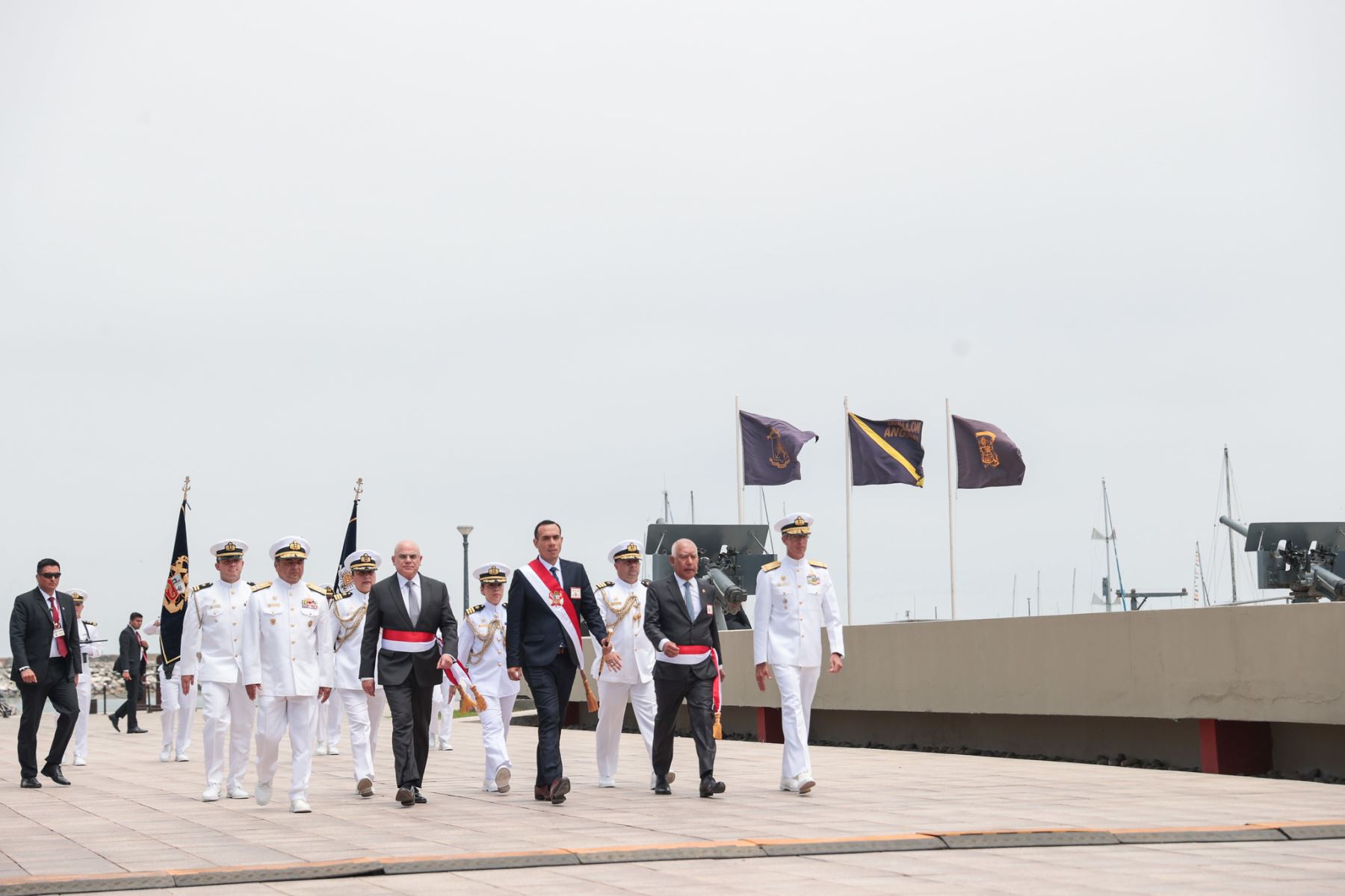El presidente José Jerí lideró tomó juramento a 51 nuevos Alféreces de Fragata que se incorporan oficialmente a la Marina de Guerra del Perú.  Foto: ANDINA/Prensa Presidencia