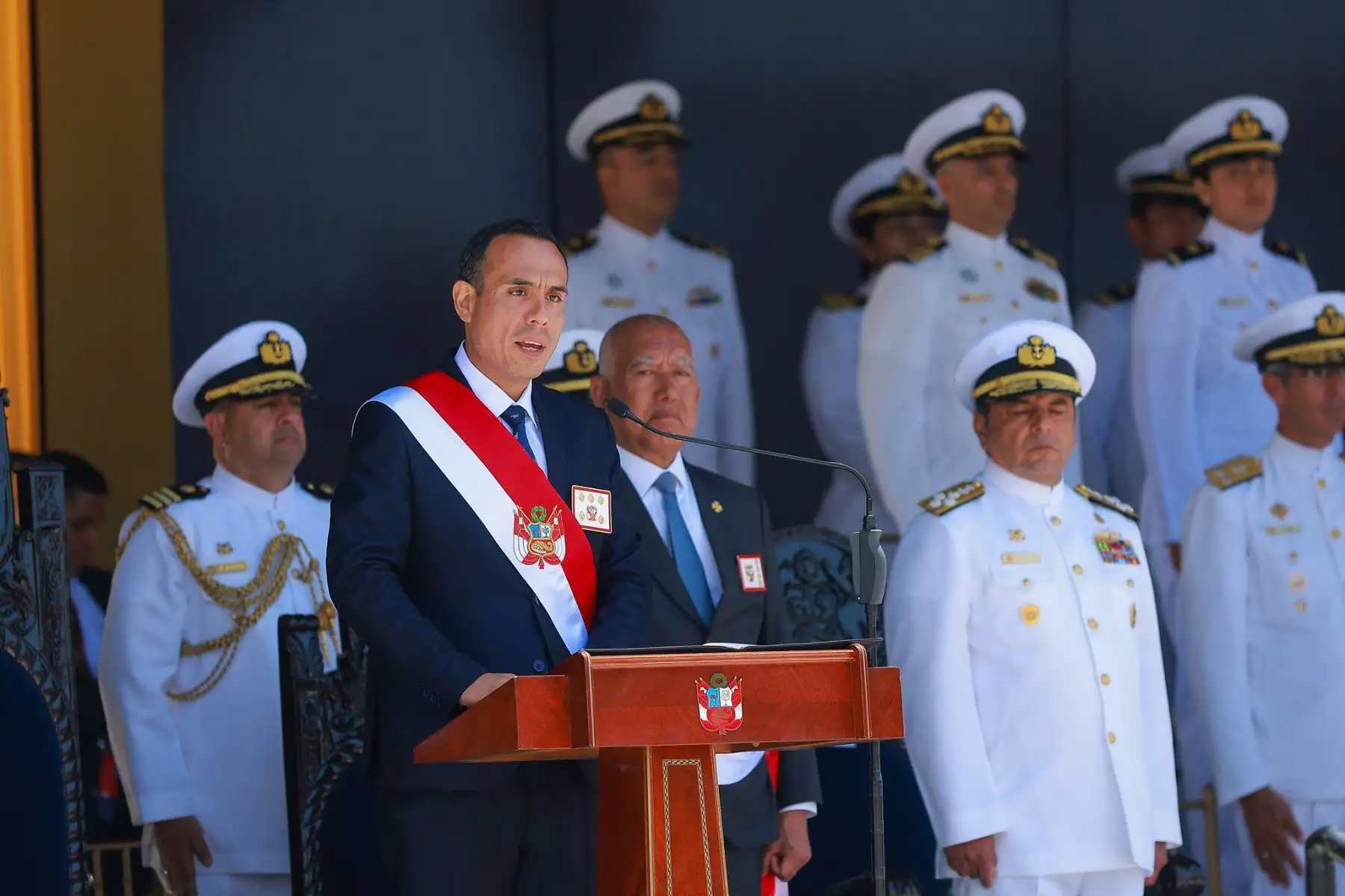 El presidente José Jerí lideró tomó juramento a 51 nuevos Alféreces de Fragata que se incorporan oficialmente a la Marina de Guerra del Perú.  Foto: ANDINA/Prensa Presidencia
