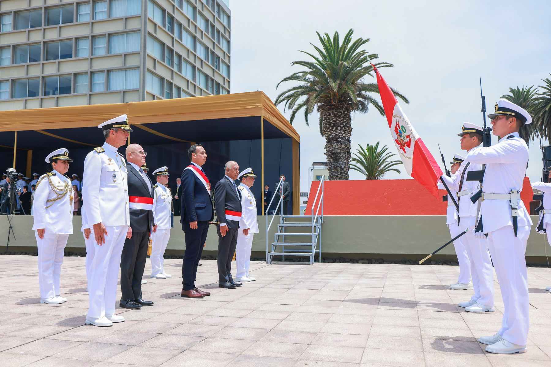 Presidente José Jerí participa en ceremonia de graduación de los nuevos Alféreces de Fragata que se incorporan oficialmente a la Marina de Guerra del Perú.  Foto: ANDINA/Prensa Presidencia
