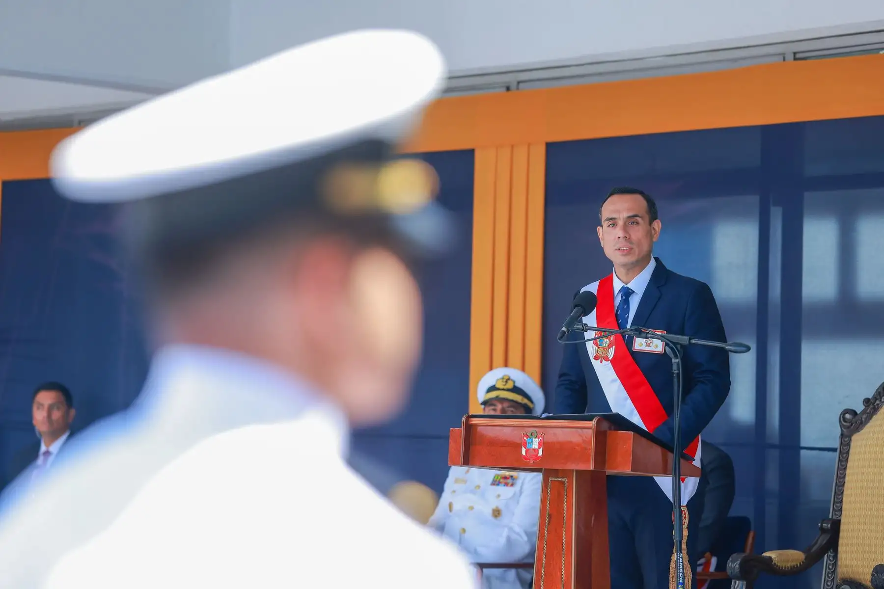 El presidente José Jerí estuvo presente en la ceremonia de graduación de la Escuela Nacional de Marina Mercante “Almirante Miguel Grau”, resaltando la preparación de los profesionales que contribuirán al comercio marítimo y al fortalecimiento del sector portuario del Perú. Foto: ANDINA/Prensa Presidencia