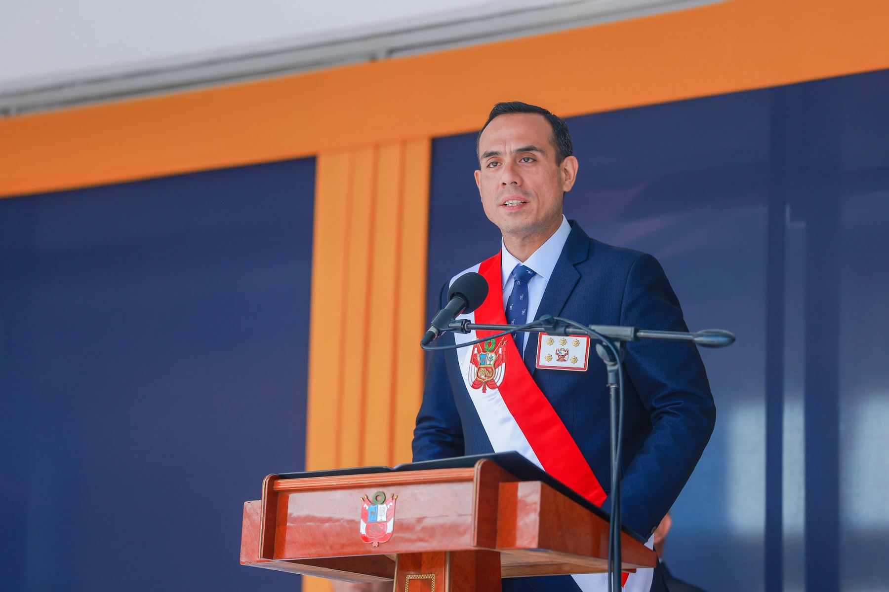 El presidente José Jerí estuvo presente en la ceremonia de graduación de la Escuela Nacional de Marina Mercante “Almirante Miguel Grau”, resaltando la preparación de los profesionales que contribuirán al comercio marítimo y al fortalecimiento del sector portuario del Perú. Foto: ANDINA/Prensa Presidencia