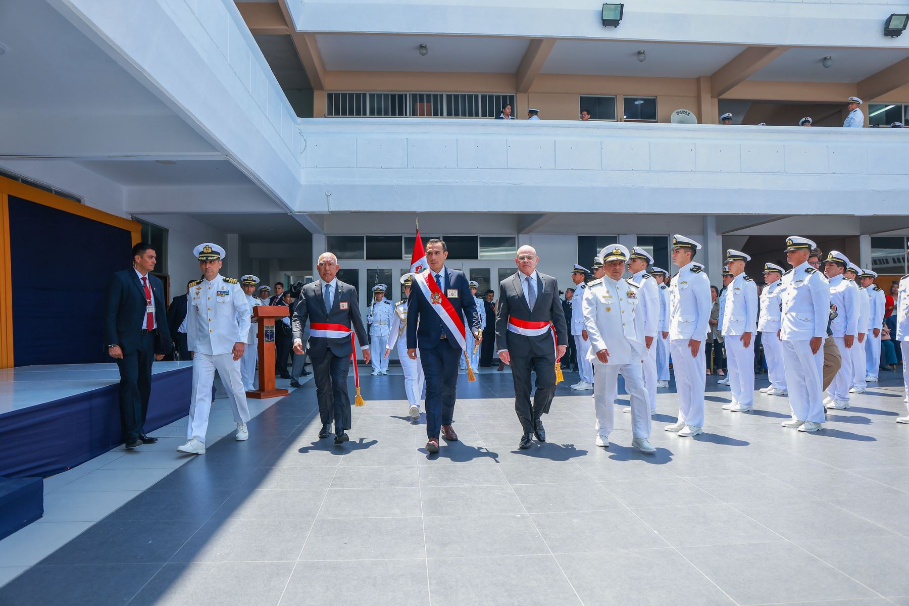 El presidente José Jerí estuvo presente en la ceremonia de graduación de la Escuela Nacional de Marina Mercante “Almirante Miguel Grau”, resaltando la preparación de los profesionales que contribuirán al comercio marítimo y al fortalecimiento del sector portuario del Perú. Foto: ANDINA/Prensa Presidencia